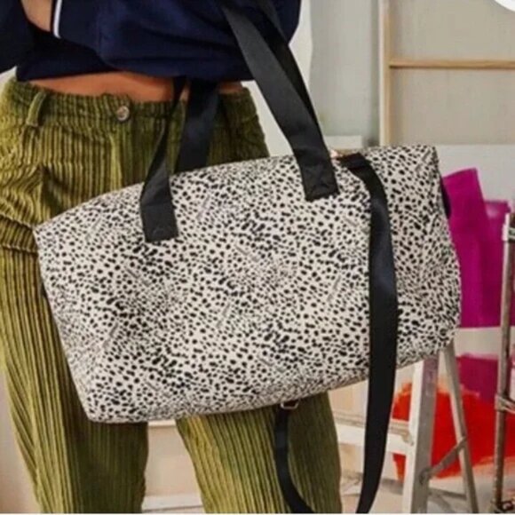 Mali + Lili Weekender Bag in Leopard Print - Picture 2 of 4